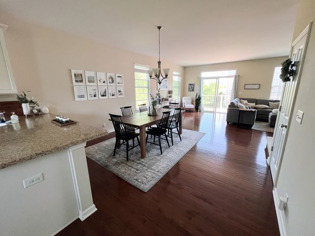 1641 Deer Pointe Drive, South Elgin, IL 60177