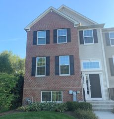 1641 Deer Pointe Drive, South Elgin, IL 60177