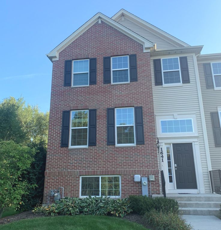 1641 Deer Pointe Drive, South Elgin, IL 60177