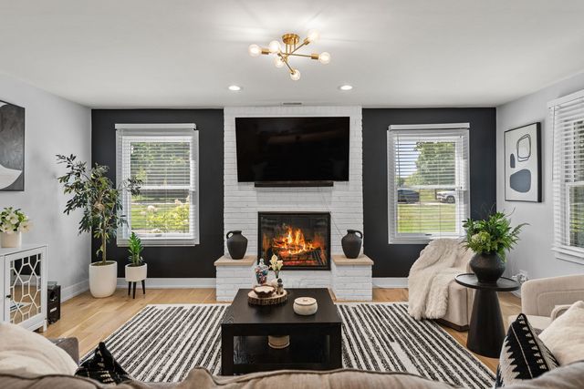 1195 Longmeadow Road, Northbrook, IL 60062