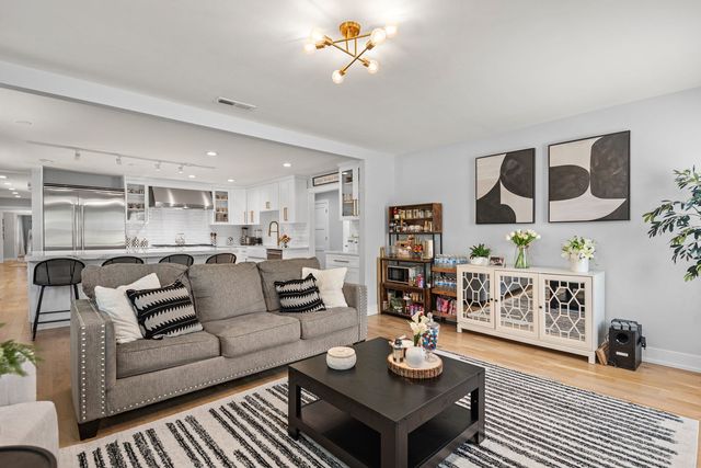 1195 Longmeadow Road, Northbrook, IL 60062