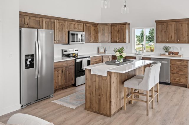 2611 38 Avenue S, Moorhead, MN 56560