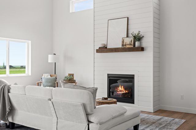 2611 38 Avenue S, Moorhead, MN 56560