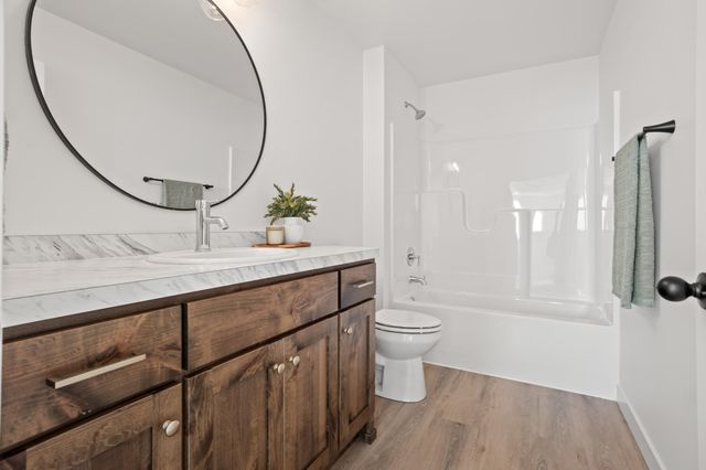 2611 38 Avenue S, Moorhead, MN 56560