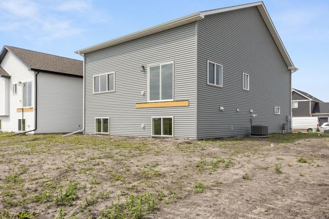 2611 38 Avenue S, Moorhead, MN 56560