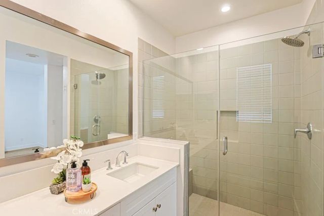 1410 N Harbor 1, Santa Ana, CA 92703