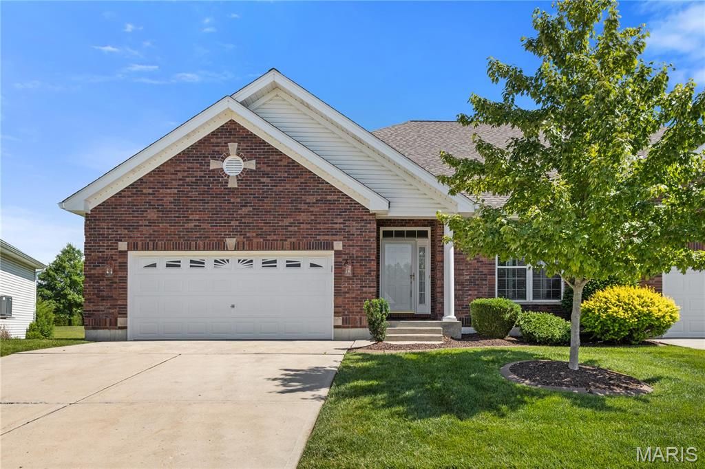 2438 Golden Bear Way 706A, Wentzville, MO 63385