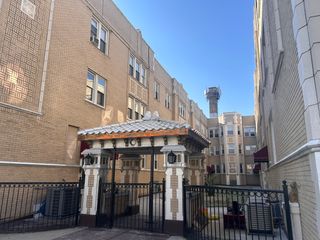2150 S Gunderson Avenue 337, Berwyn, IL 60402