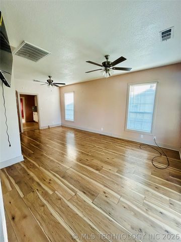 1705 E Broadway Street, Muskogee, OK 74403