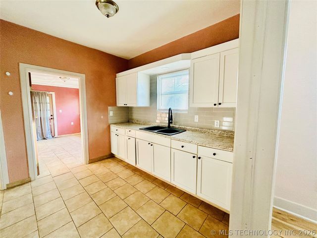 1705 E Broadway Street, Muskogee, OK 74403