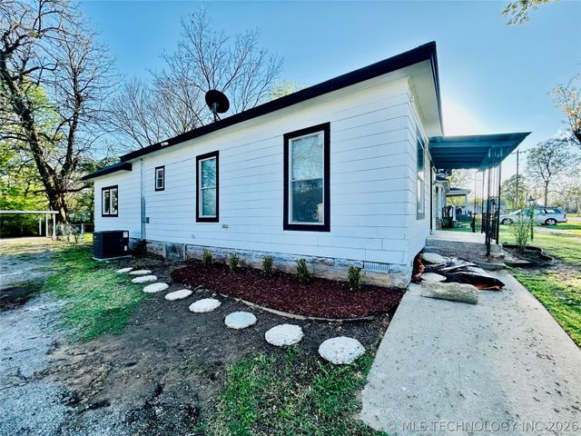 1705 E Broadway Street, Muskogee, OK 74403