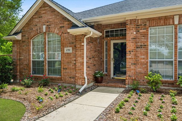 6701 Briarwood Drive, Fort Worth, TX 76132