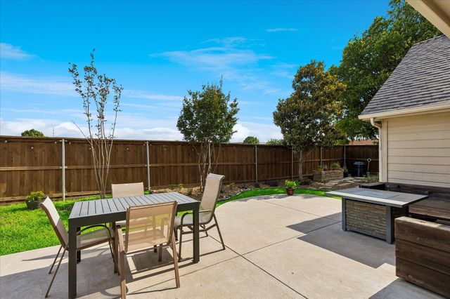 6701 Briarwood Drive, Fort Worth, TX 76132