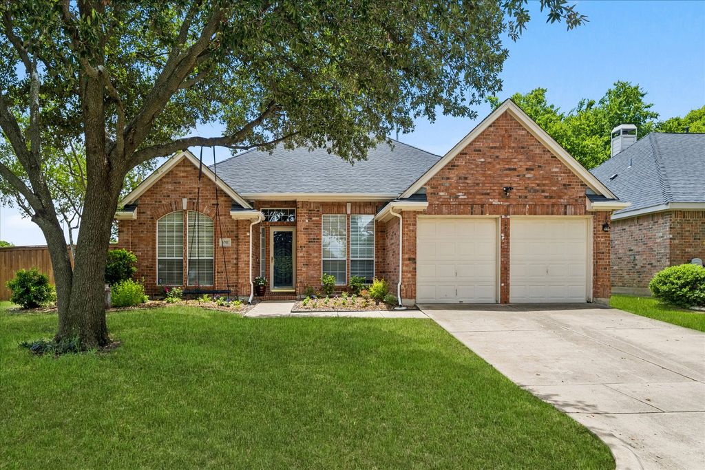 6701 Briarwood Drive, Fort Worth, TX 76132