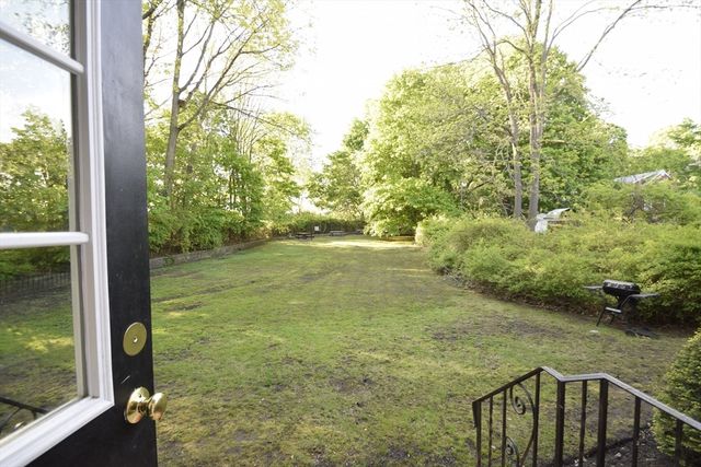 1 Colonial Village Dr 3, Arlington, MA 02476