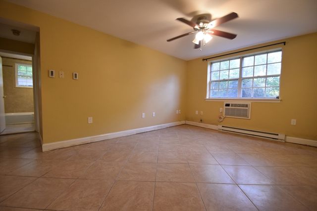 1 Colonial Village Dr 3, Arlington, MA 02476