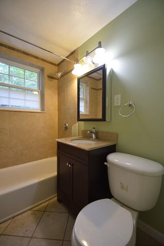 1 Colonial Village Dr 3, Arlington, MA 02476