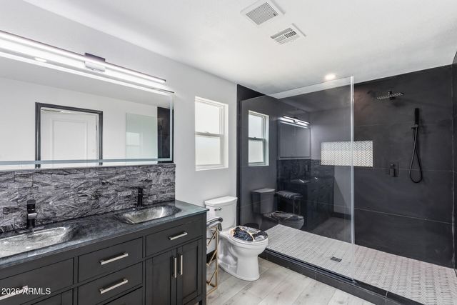 3915 E HILLERY Drive, Phoenix, AZ 85032