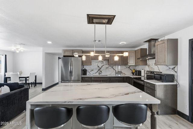 3915 E HILLERY Drive, Phoenix, AZ 85032