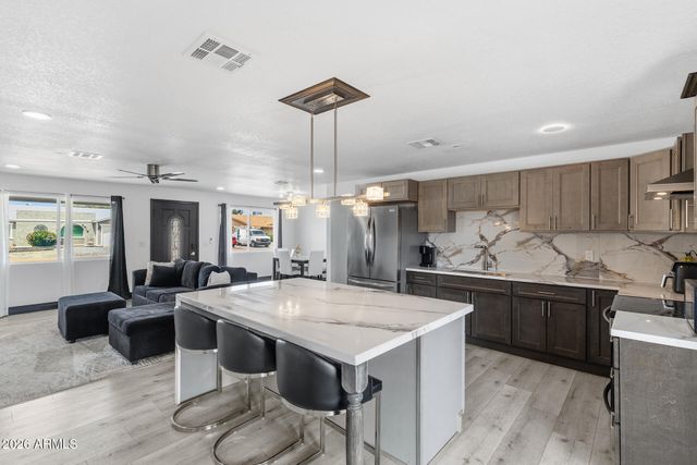 3915 E HILLERY Drive, Phoenix, AZ 85032