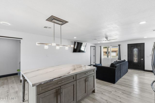 3915 E HILLERY Drive, Phoenix, AZ 85032