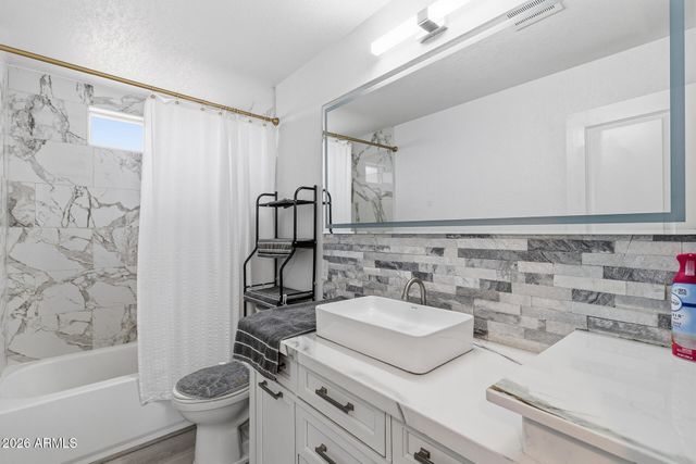 3915 E HILLERY Drive, Phoenix, AZ 85032