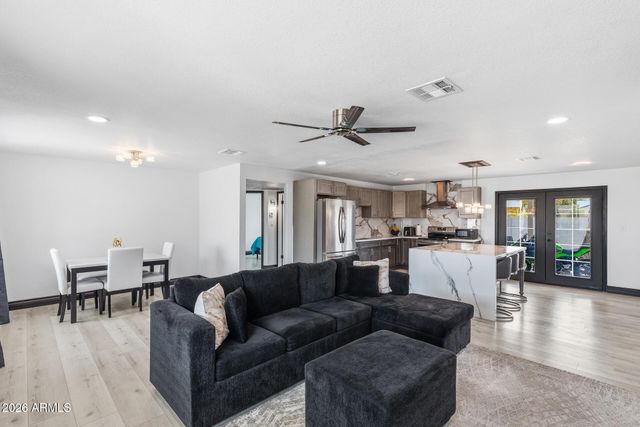 3915 E HILLERY Drive, Phoenix, AZ 85032