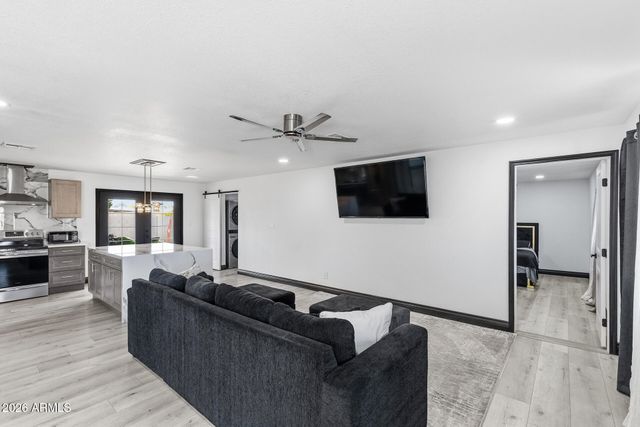 3915 E HILLERY Drive, Phoenix, AZ 85032