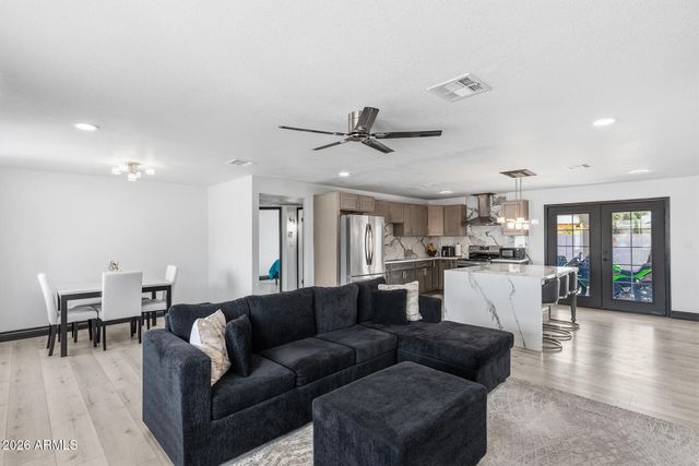 3915 E HILLERY Drive, Phoenix, AZ 85032