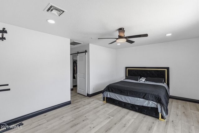 3915 E HILLERY Drive, Phoenix, AZ 85032