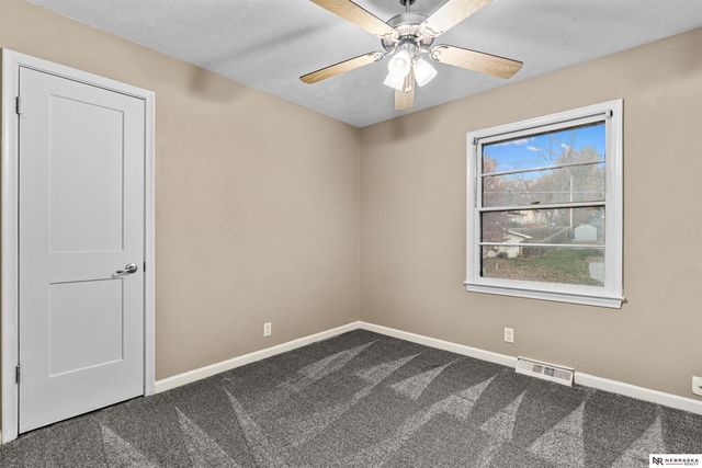 102 Hillcrest Avenue, Bellevue, NE 68005