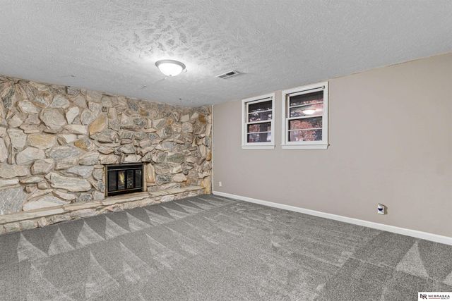 102 Hillcrest Avenue, Bellevue, NE 68005