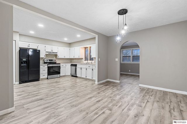 102 Hillcrest Avenue, Bellevue, NE 68005