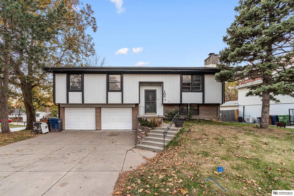 102 Hillcrest Avenue, Bellevue, NE 68005