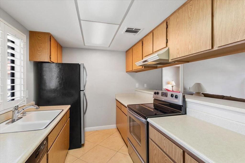 Image 4 of property listing at 77009 Preston Trail, Palm Desert, CA 92211