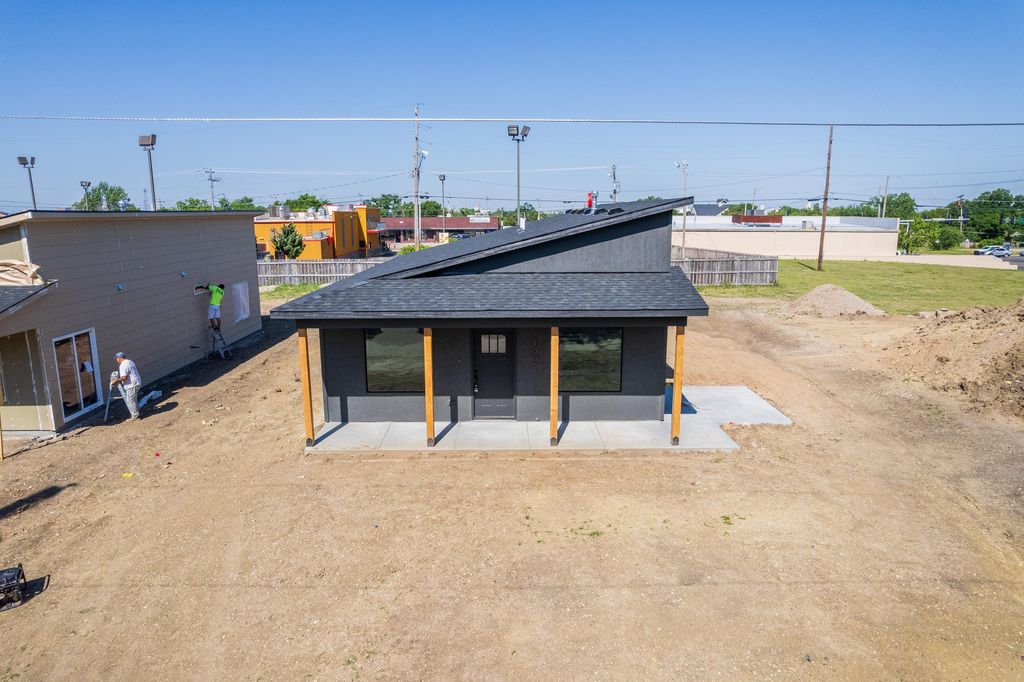 1333 N Holyoke, Wichita, KS 67208