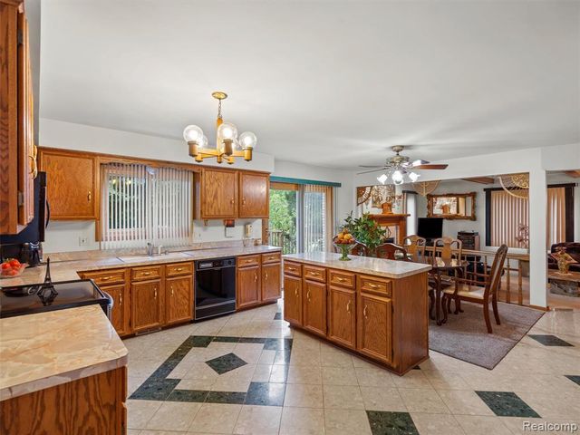 46386 Jackson Drive, Macomb, MI 48044