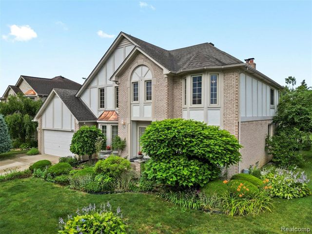 46386 Jackson Drive, Macomb, MI 48044