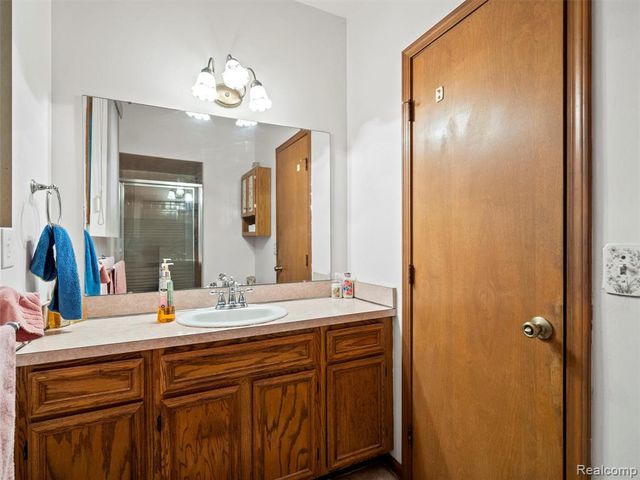 46386 Jackson Drive, Macomb, MI 48044