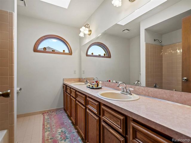 46386 Jackson Drive, Macomb, MI 48044