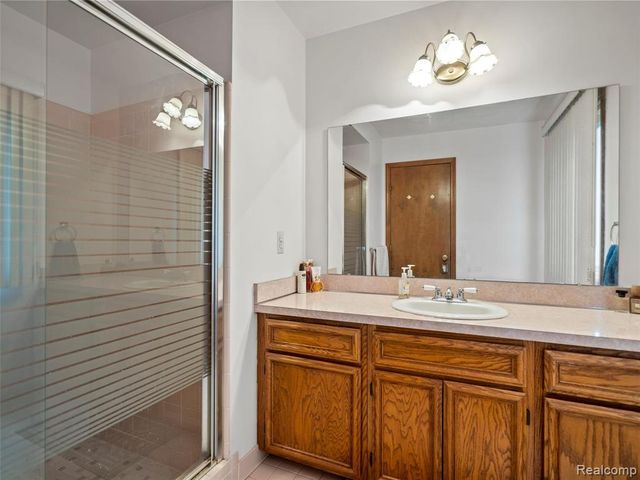 46386 Jackson Drive, Macomb, MI 48044