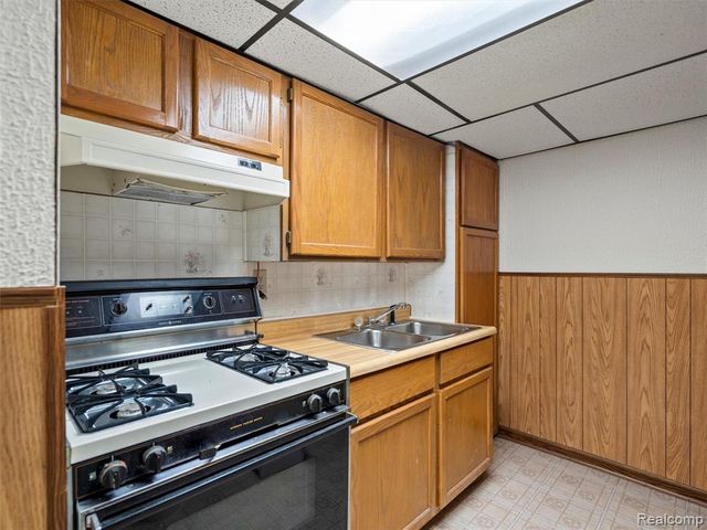 46386 Jackson Drive, Macomb, MI 48044