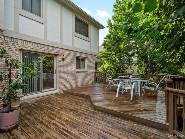 46386 Jackson Drive, Macomb, MI 48044