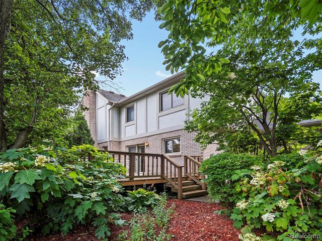 46386 Jackson Drive, Macomb, MI 48044