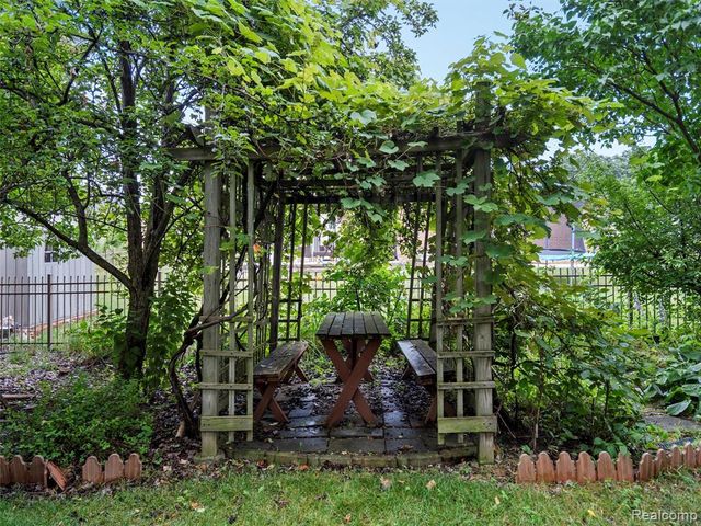 46386 Jackson Drive, Macomb, MI 48044