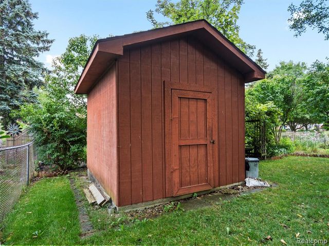 46386 Jackson Drive, Macomb, MI 48044