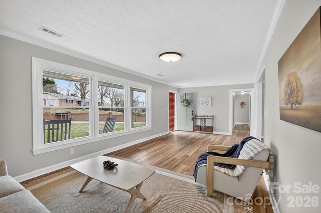 1037 Prestwood Drive SE, Lenoir, NC 28645