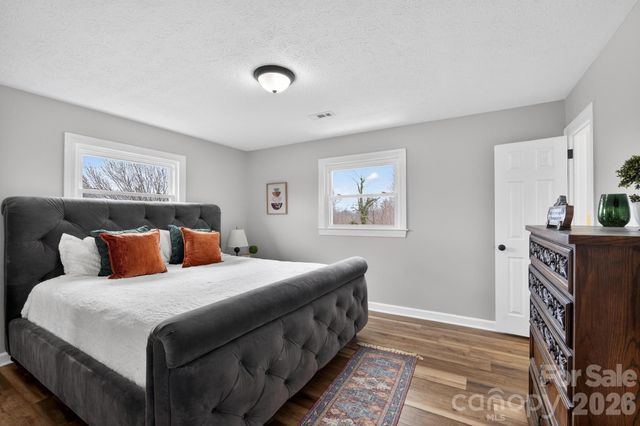 1037 Prestwood Drive SE, Lenoir, NC 28645