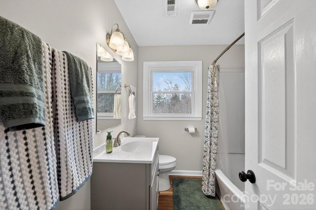 1037 Prestwood Drive SE, Lenoir, NC 28645