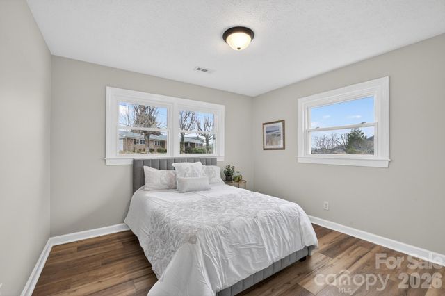 1037 Prestwood Drive SE, Lenoir, NC 28645